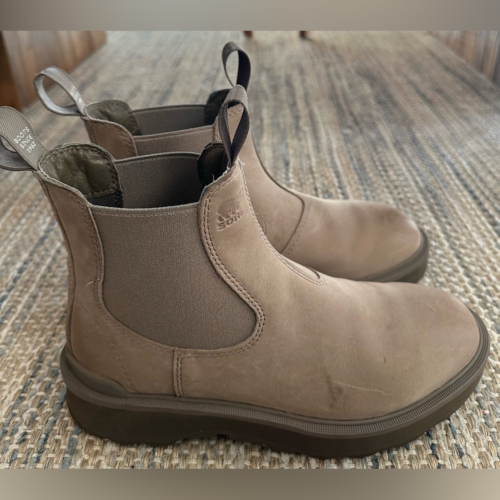 Sorel Women’s Hi-Line Chelsea Boot Taupe Size 7